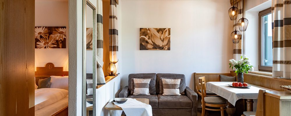 Haus_Alpin_Appartement_2_Wohnraum_Schlafzimmer Haus_Alpin_Appartement_2_Wohnraum_Schlafzimmer
